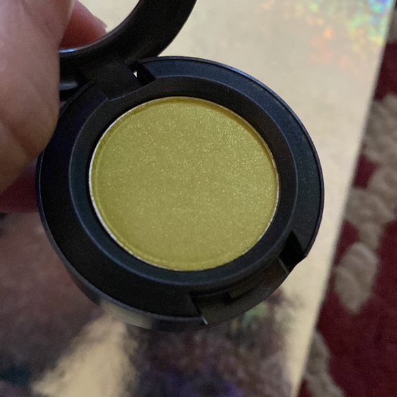 Brand new MAC Overgrown Shadow- limited! - Picture 2 of 5